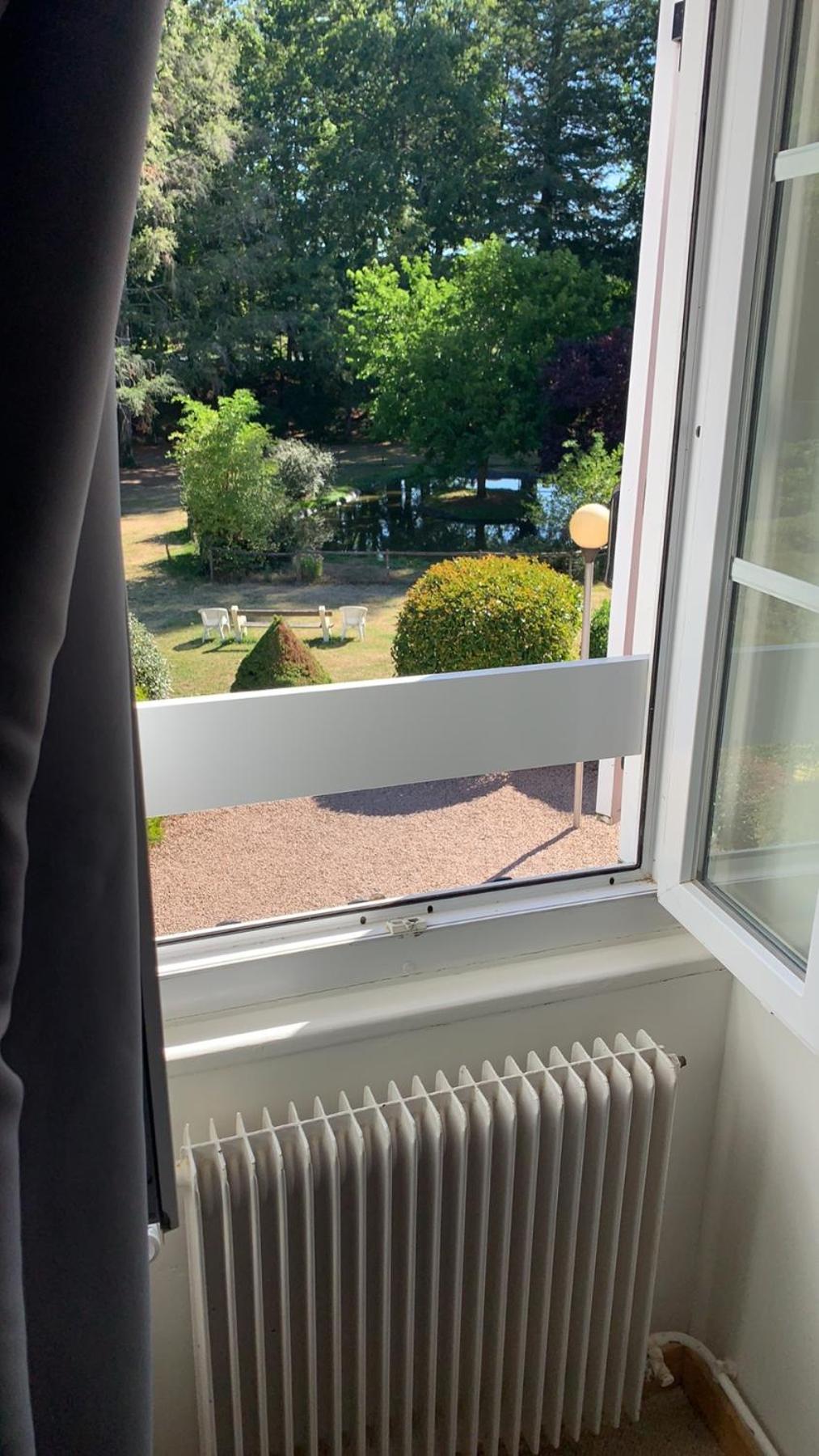 Hotel Le Troncais Saint-Bonnet-Tronçais Esterno foto