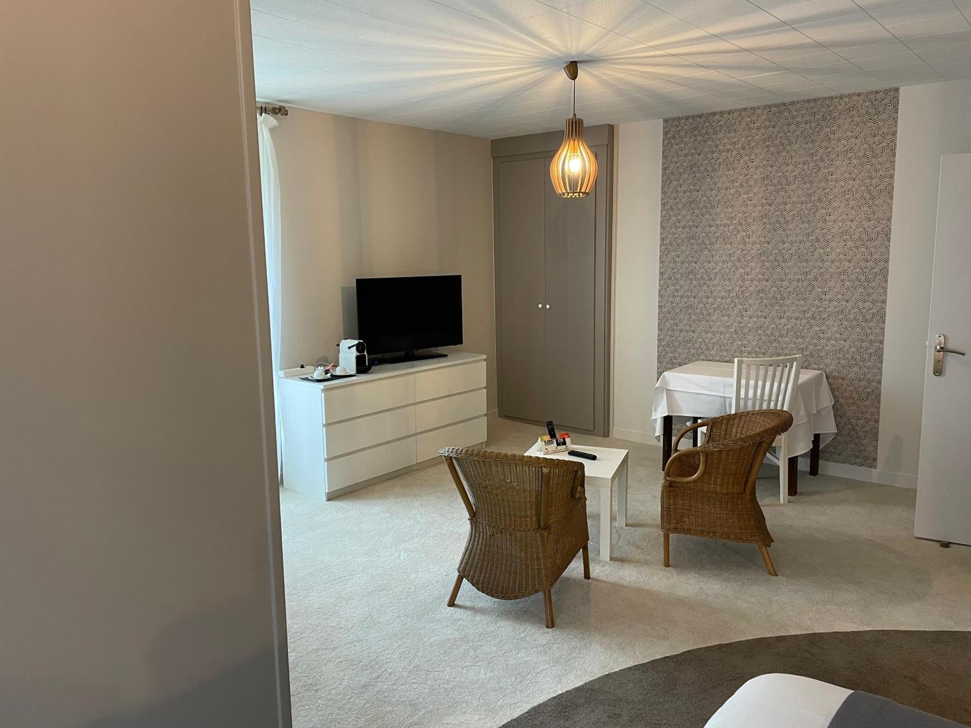 Hotel Le Troncais Saint-Bonnet-Tronçais Esterno foto